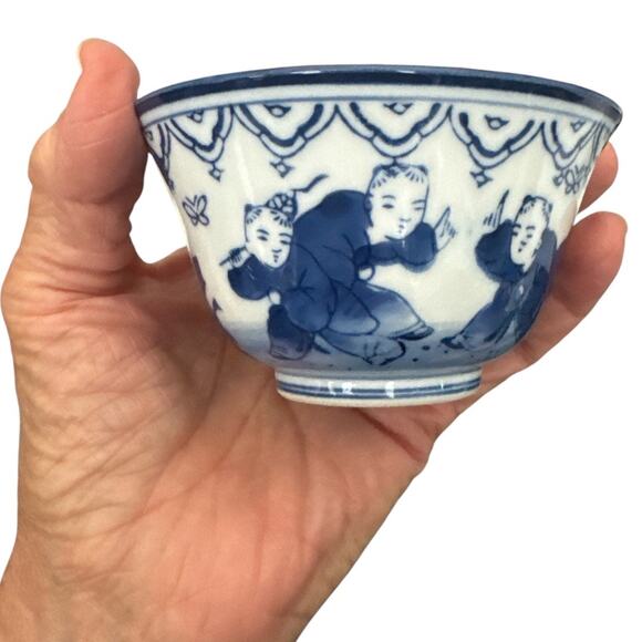 Set of 4 Karako Yunomi Children Playing Blue White Teacups - Picture 2 of 10